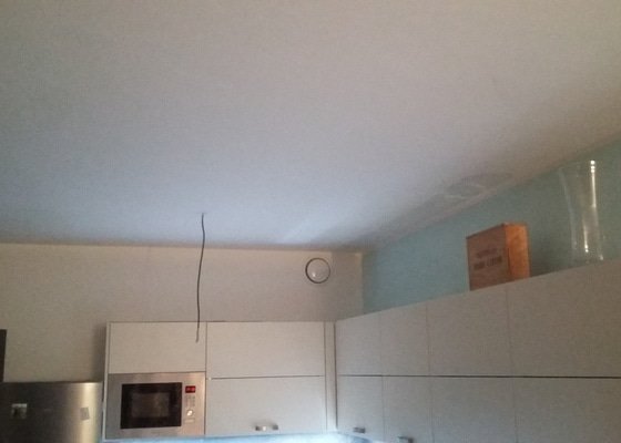 Sadrokartonovy podhled do kuchyne s instalaci lamp - stav před realizací