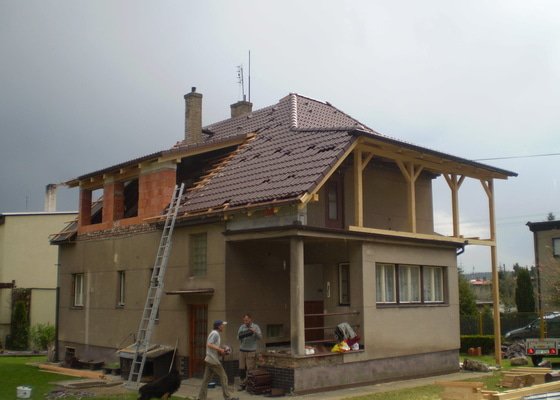 Rekonstrukce střechy.
