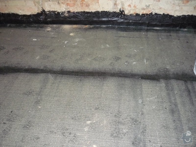 Rekonstrukce koupelny, wc, kuchyně: Izolace asfaltovými pásy proti vlhkosti.