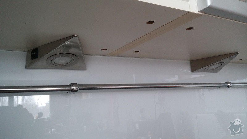 Instalace stropního osvětlení (2x): kuchynska_linka
