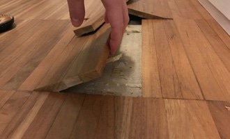 Oprava dřevěné teakové podlahy - stav před realizací