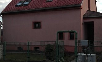 Nová střešní krytina pro starší RD v Petřvaldě - stav před realizací
