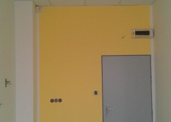 Vymalování bytu 3+kk (Bohnice) a ordinace 2 místnosti (Poliklinika Prosek)