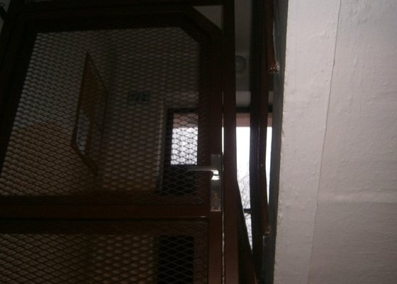 Mříže na schodiště  a na sklepní okna