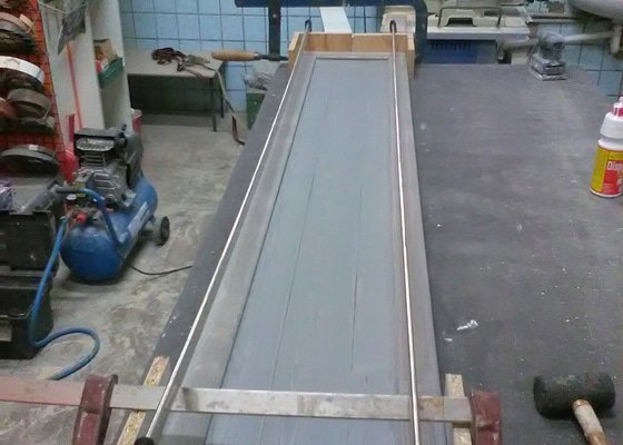 Výroba postele ze dřeva 