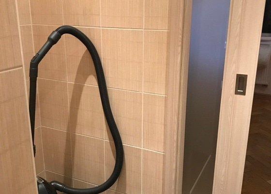 Skleněné dveře do sprchového koutu s montáží