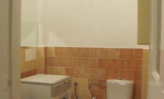 Rekonstrukce koupelny včetně rozvodu vody a odpadu v kuchyni - stav před realizací