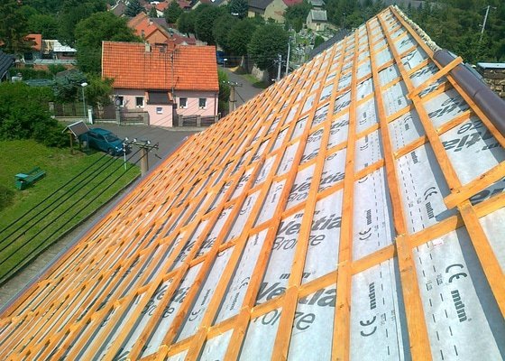 Oprava poloviny střechy 