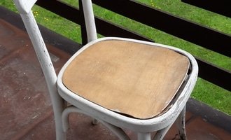 Renovace tří dřevěných židlí - stav před realizací