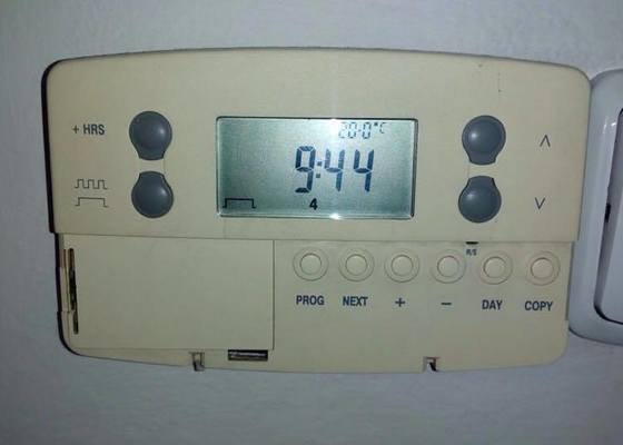 Termostat - Výměna termostatů v bytovém domě, 12 bytů, dodání a montáž nových