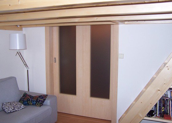 Montáž dveří a obložek v panelovém bytě