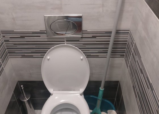 Špatně udělané zapuštěné WC ( málo místa)