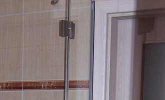 Skleněné dveře do sprchového koutu s montáží