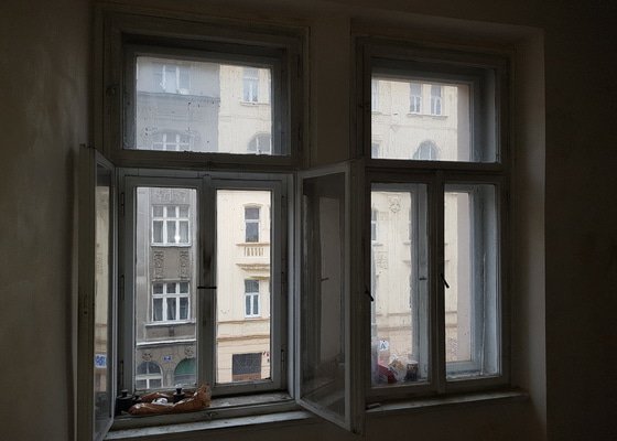 Lakování dvou oken čtyř interiérových dveří