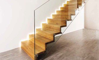 Dřevěné samonosné schodiště - stav před realizací