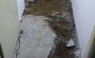 Předsíň cca 4m2 v přízemí - vykopat/izolace/beton