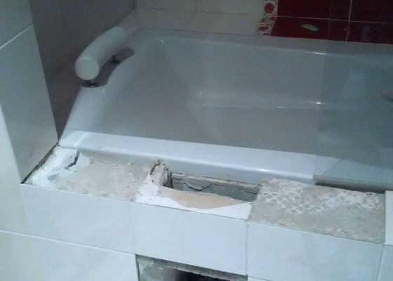 Oprava rozbitych kachliku v koupelne