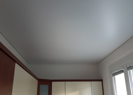 Napínané stropy v celém bytě a rekonstrukce elektroinstalace