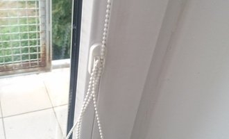 Oprava žaluzií + sezíření oken v bytě 2+1 - stav před realizací