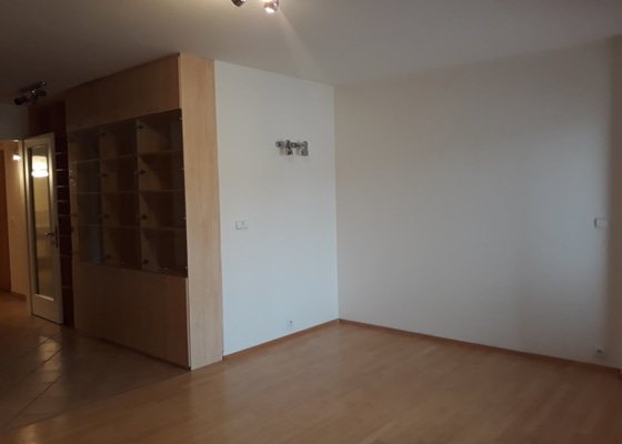 Zbroušení dřevěné podlahy cca 26-30m2