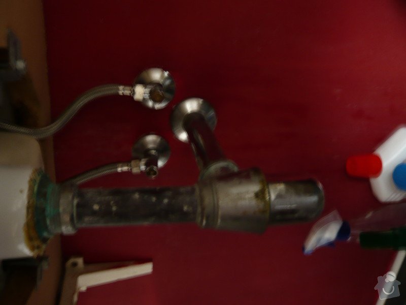 Instalater-vymena uzaveru vody stoupacka, k´´zaviracich kohoutu pod umyvadlem: P1170501