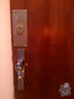 Zámečník - zajištění dveří bytu: IMG-20121126-00461