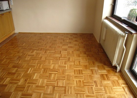 Renovace dřevěné podlahy a malování