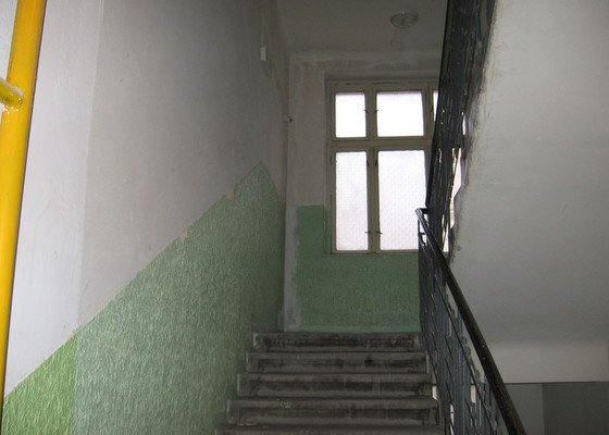 Výmalba a renovace zábradlí schodiště