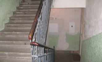 Výmalba a renovace zábradlí schodiště