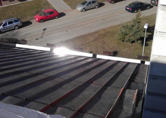Nátěr a oprava plechové střechy