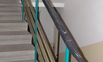 Podélníky ke schodišťovému zábradlí - stav před realizací