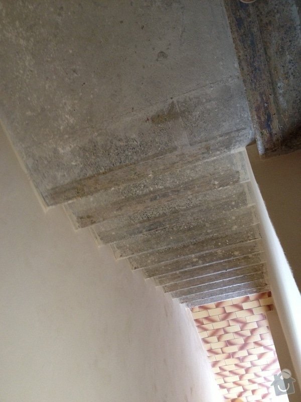 Obklad schodiště plovoucí podlahou: IMG_0557