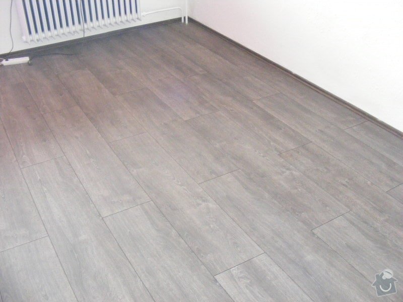 Vymalování ložnice,položení plovoucí podlahy,poskládaní skříně a postele: DSCF2591