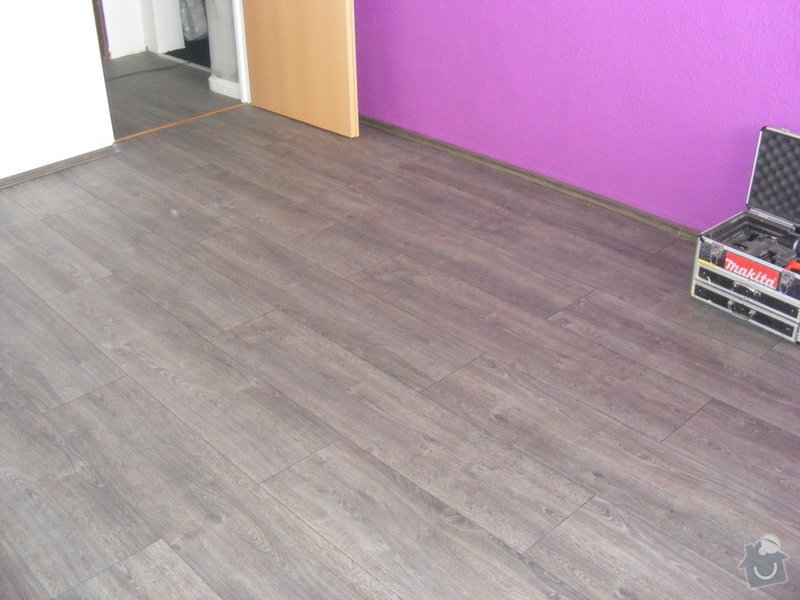 Vymalování ložnice,položení plovoucí podlahy,poskládaní skříně a postele: DSCF2592