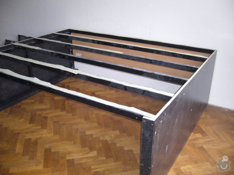 Pódium s výsuvnou postelí + šuplíčky úložné: P1050308