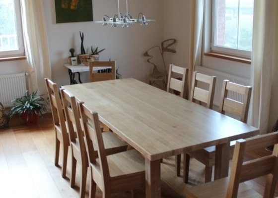 Stůl jídelní dub masiv + 8 židlí na zakázku