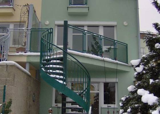 Oprava dlažby terasy a schodů - stav před realizací