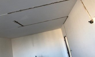 Štukování stěn i stropů ve 2+1 - stav před realizací