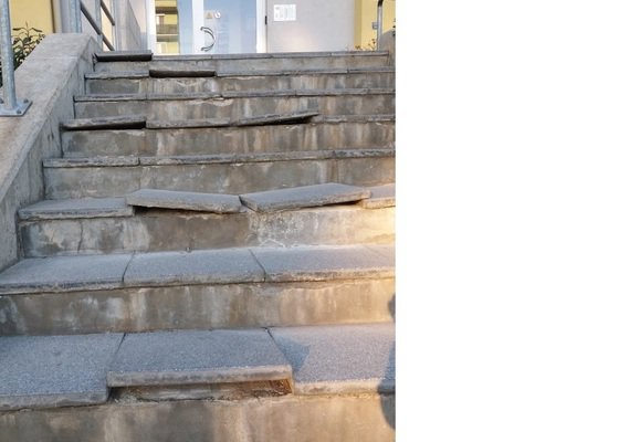 Oprava dlažby na schodech - stav před realizací