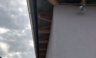 Podbití střechy plastovými palubkami - stav před realizací