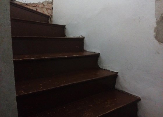 Obložení schodů vinylovou podlahou