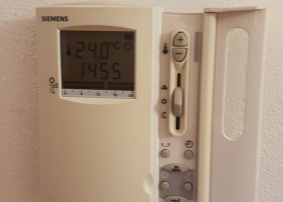 Topenář - odpojeni radiatoru od centralniho termostatu - stav před realizací