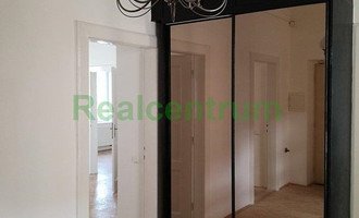 Renovace parket 85 m2 v prázdném bytě v Brně - stav před realizací