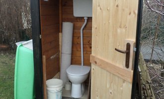 Zahrada-Výroba WC na zahrádce. - stav před realizací