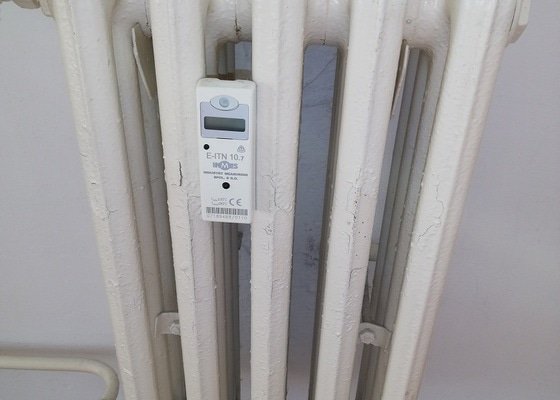 Výmalba panelového bytu 86m2 + radiátory + zárubně + oprava štuku