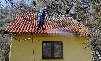 Zateplení střechy + očištění tašek + nátěr barvou