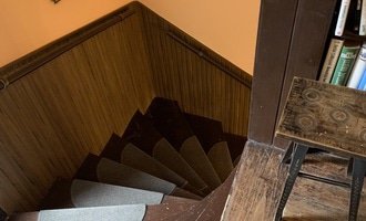Renovace dřevěného schodiště - stav před realizací
