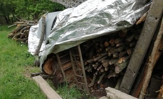 Řezání/štípání dřeva - stav před realizací