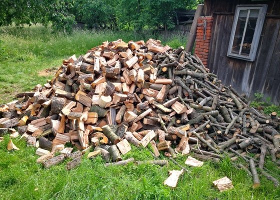 Řezání/štípání dřeva