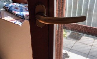 Seřízení kování / klik na oknech a balkonových dveřích - stav před realizací